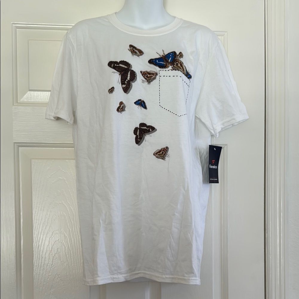 NWT Salvador Dali Museum White Graphic T-Shirt with Butterfly Design Size M